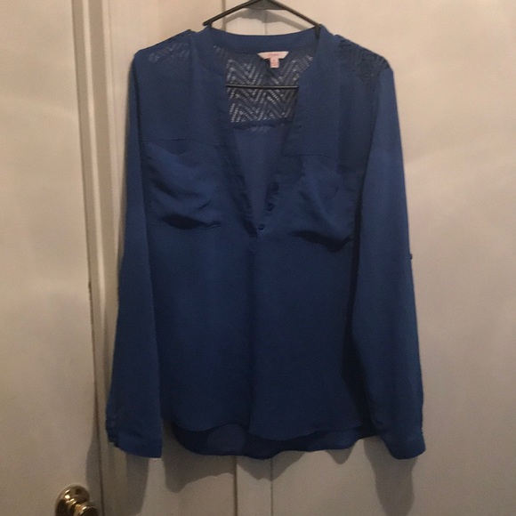 Woman’s blouse - Picture 2 of 2